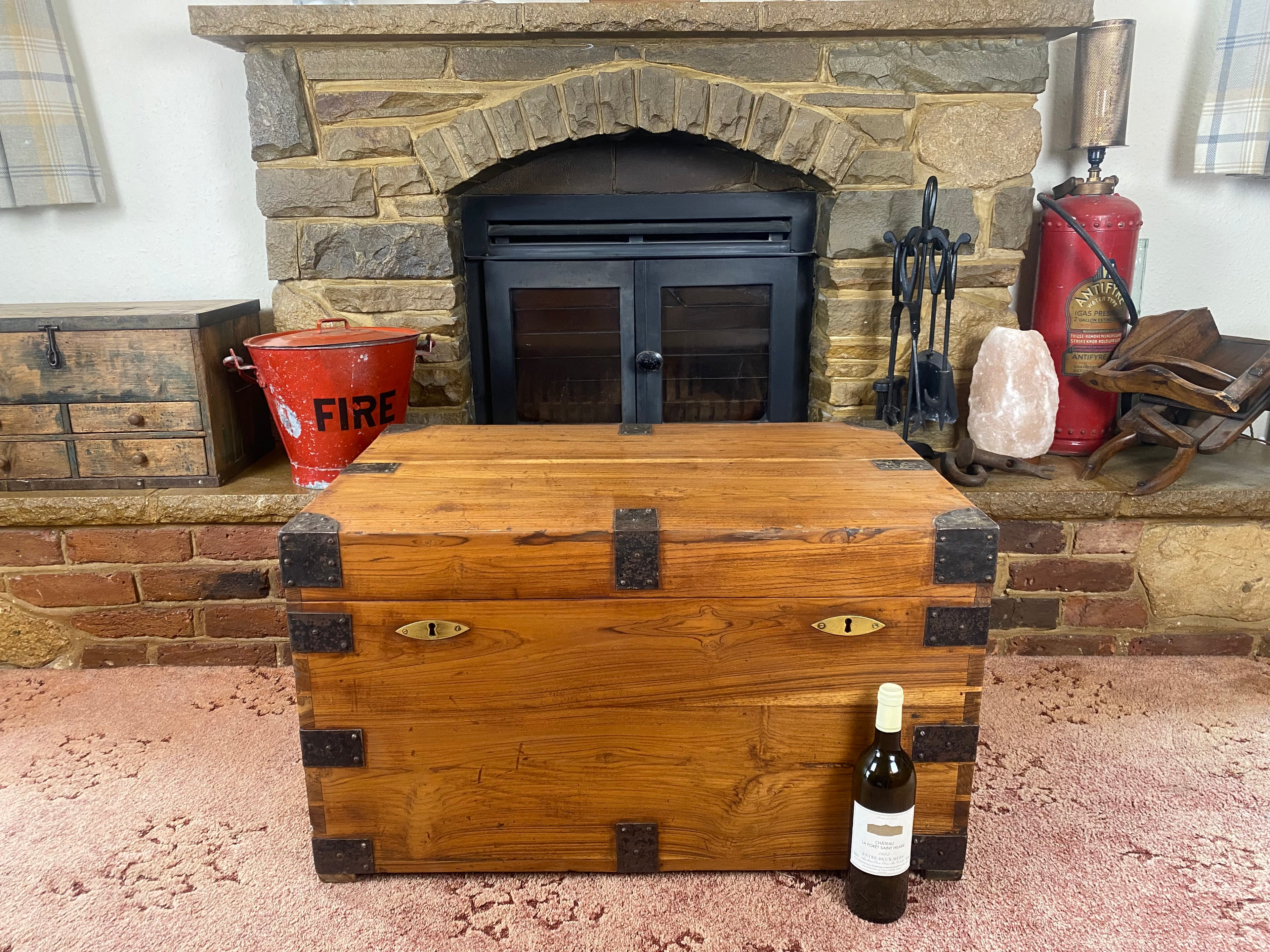 Pine Trunk (84x54cmx49cm LWH)