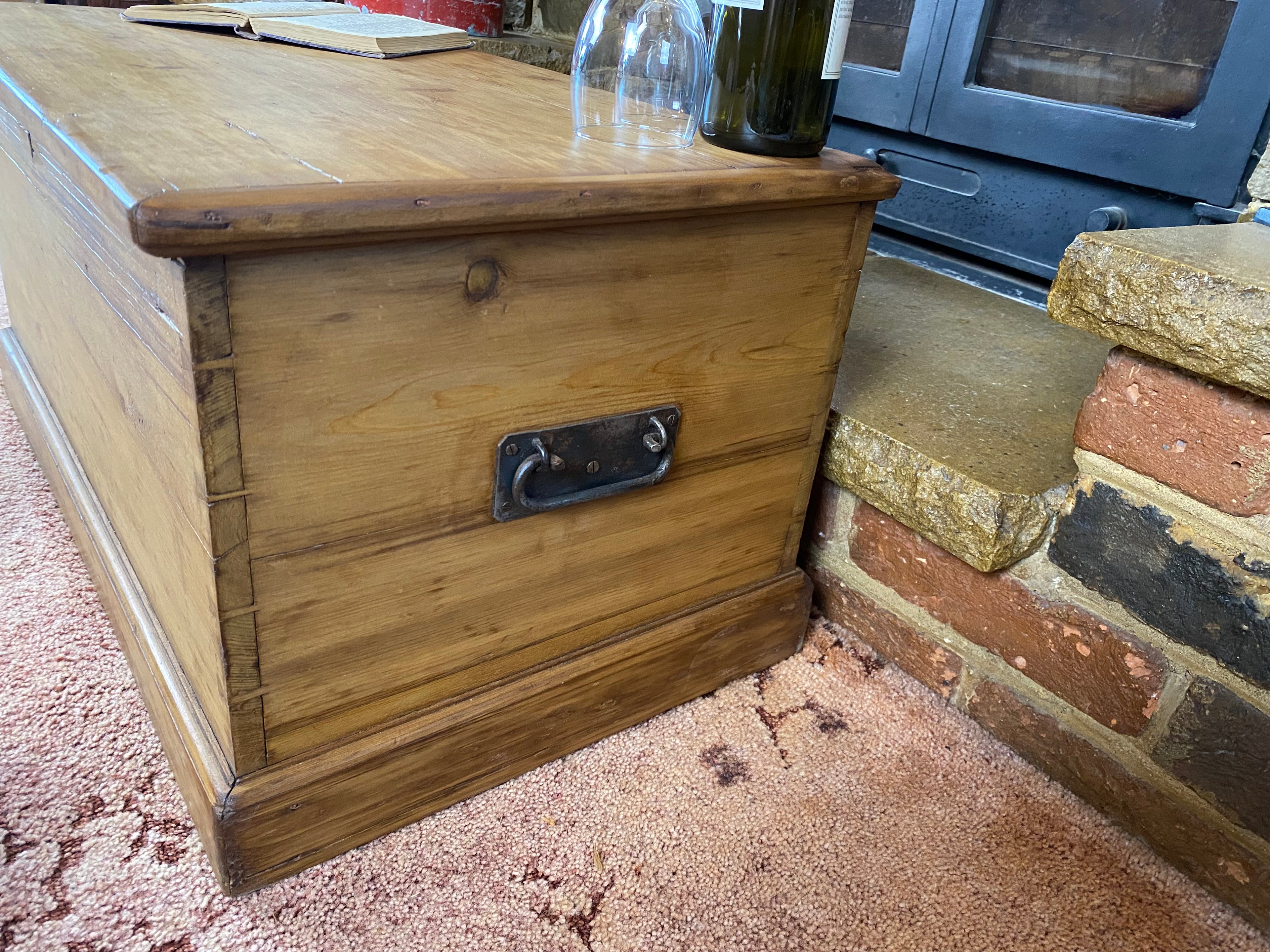 Pine Trunk (69x41cmx35cm LWH)