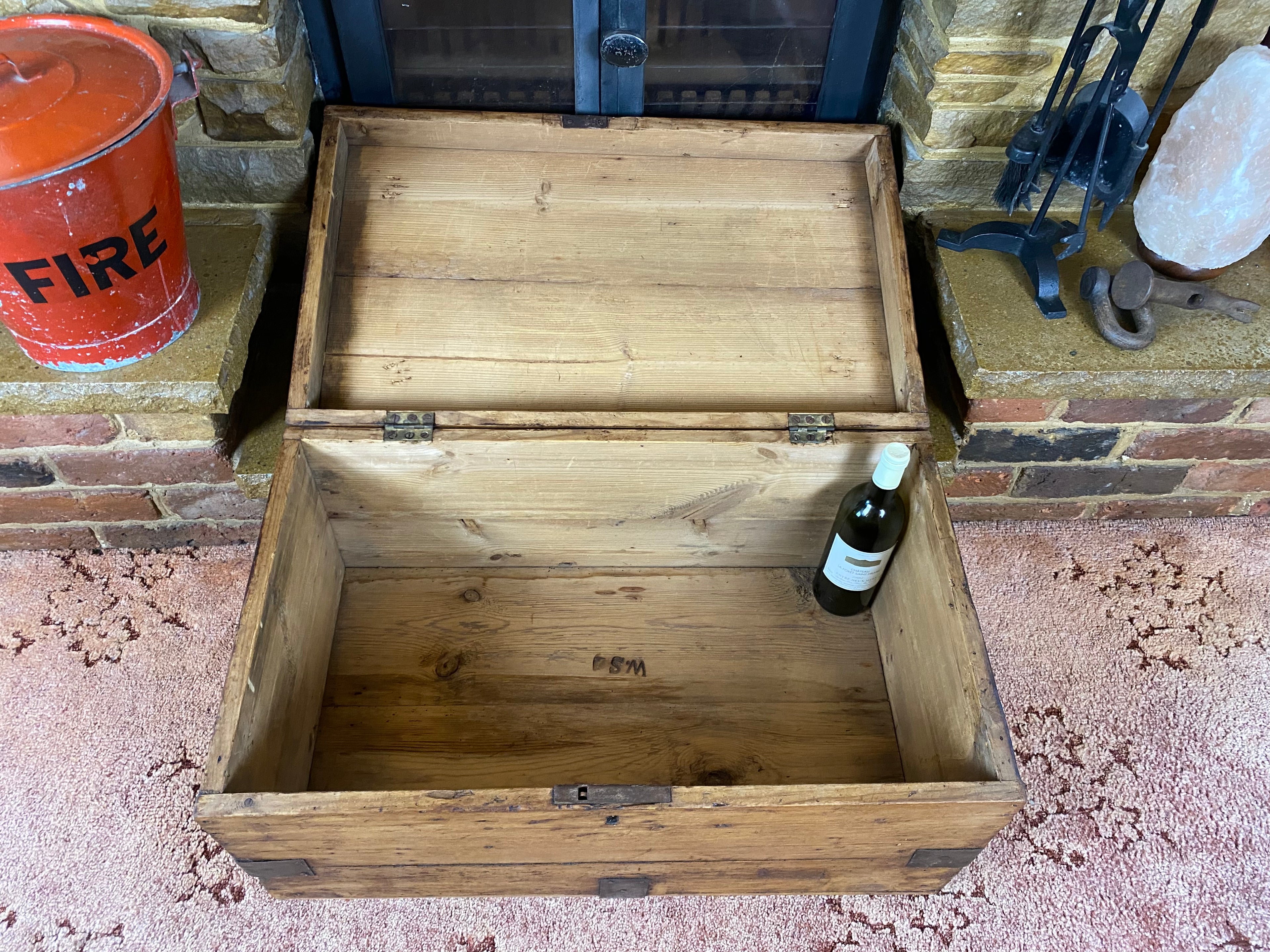 Pine Trunk (73x43x38cm LWH)