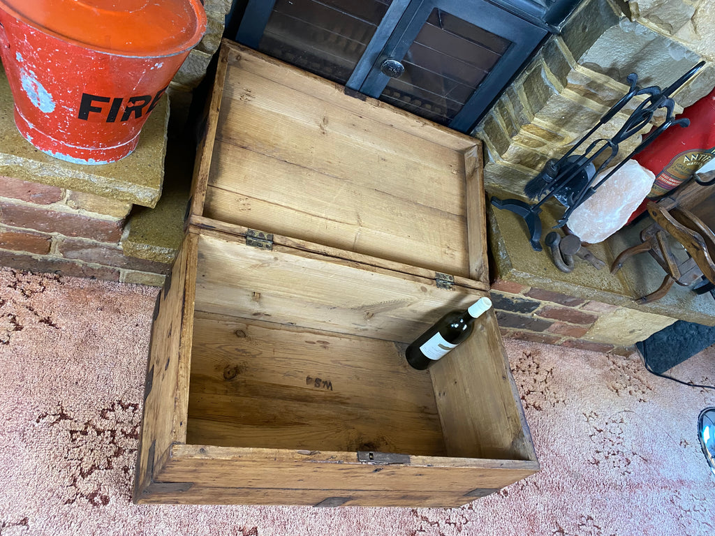 Pine Trunk (73x43x38cm LWH)