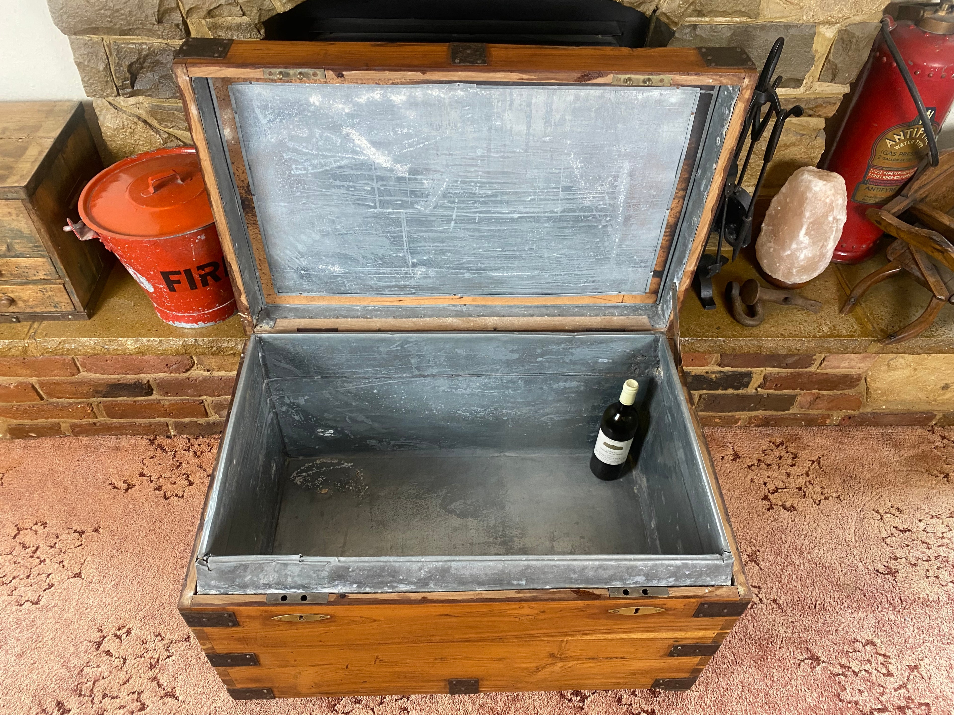 Pine Trunk (84x54cmx49cm LWH)