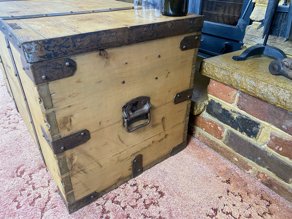 Pine Trunk (93x47x49cm LWH)