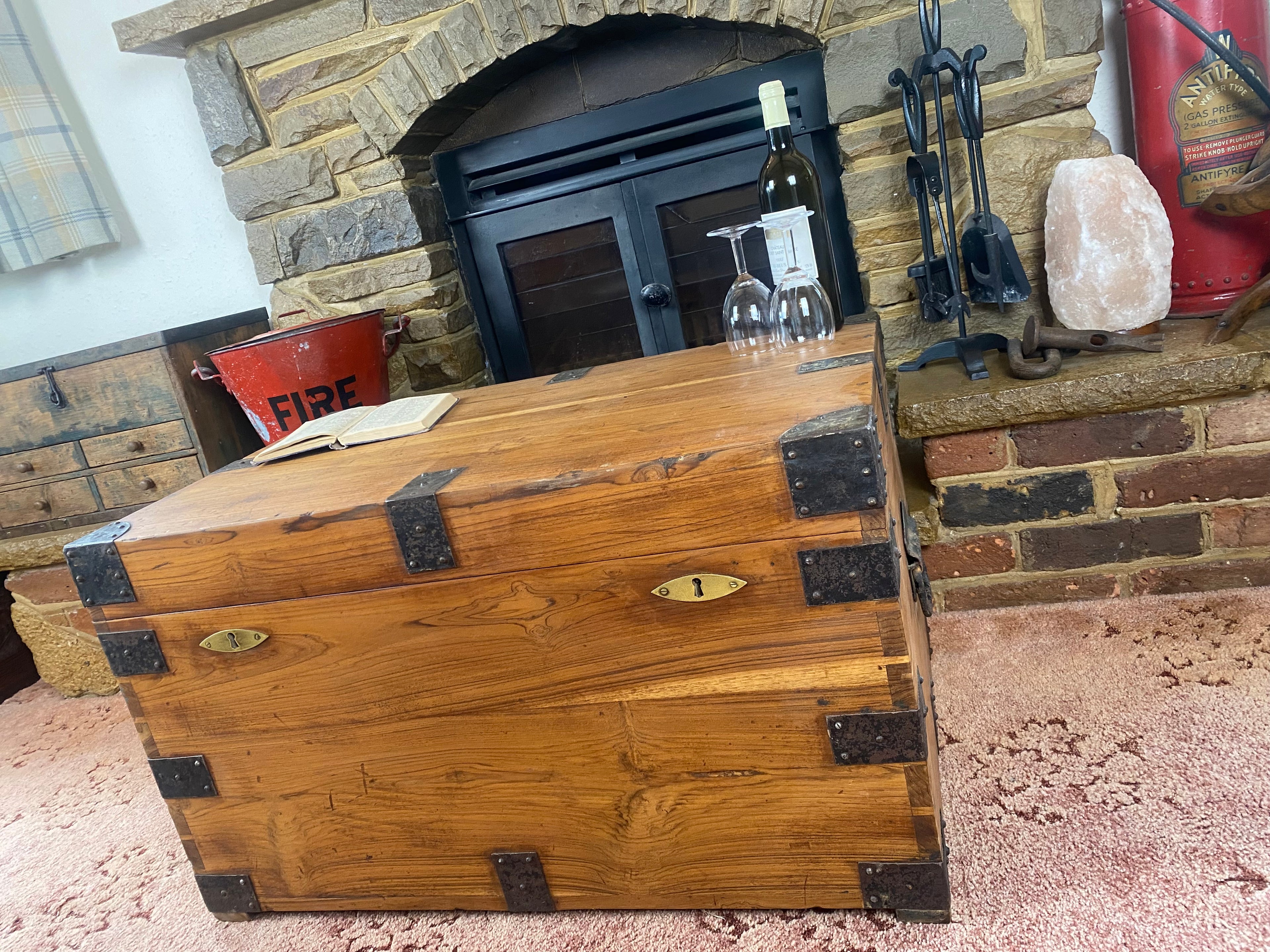 Pine Trunk (84x54cmx49cm LWH)