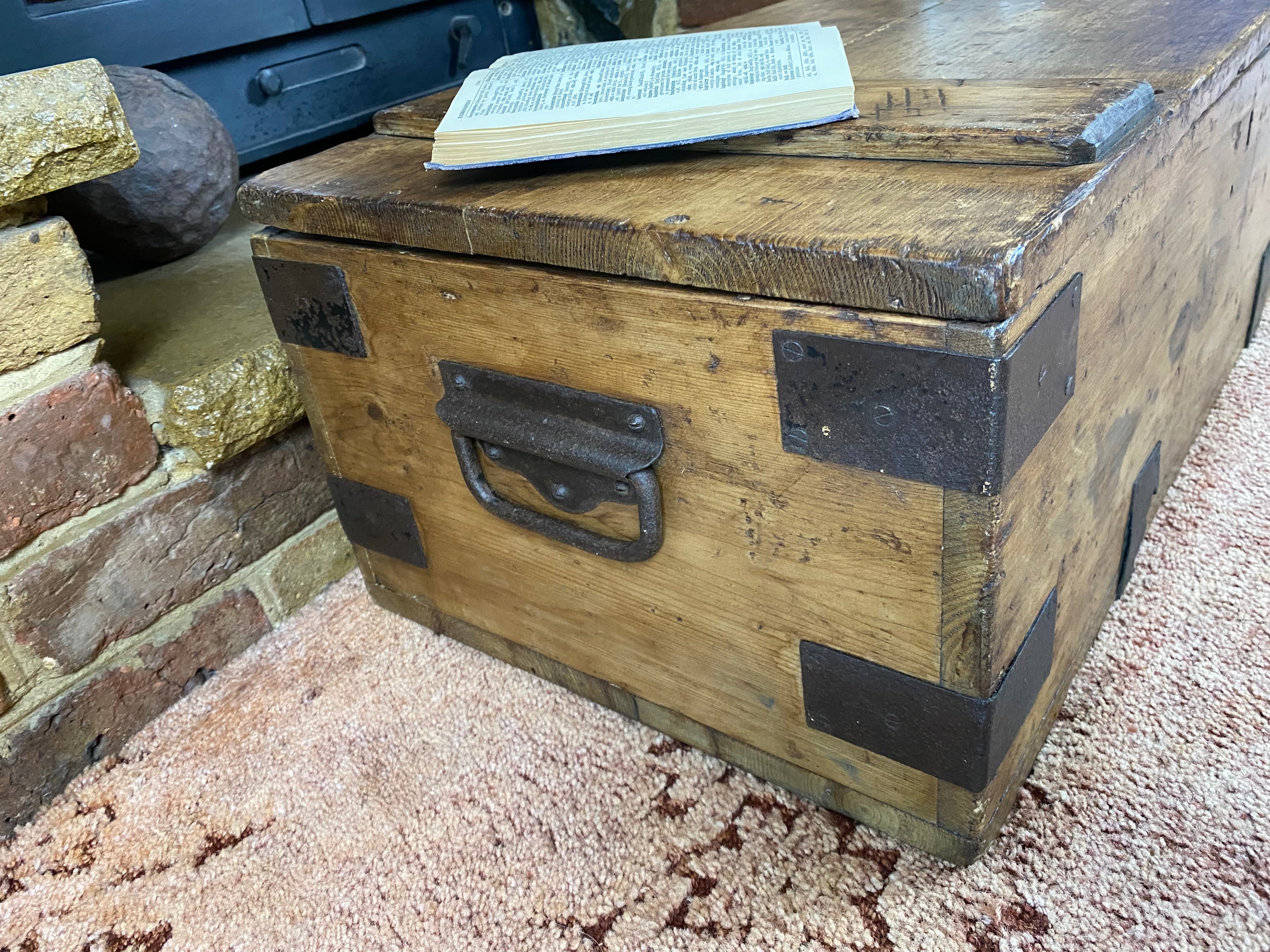 Pine Trunk (81x40x27cm LWH)