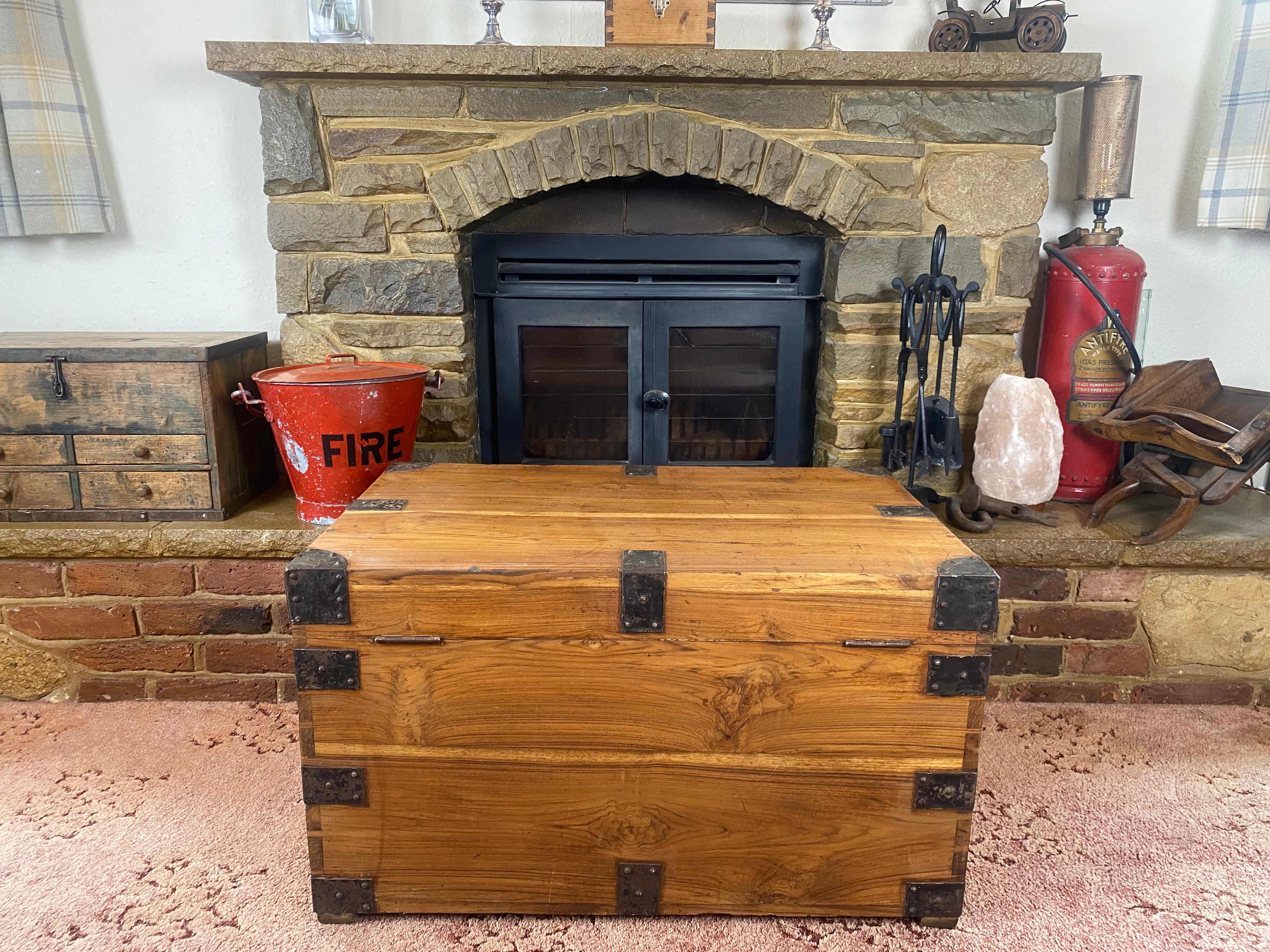 Pine Trunk (84x54cmx49cm LWH)