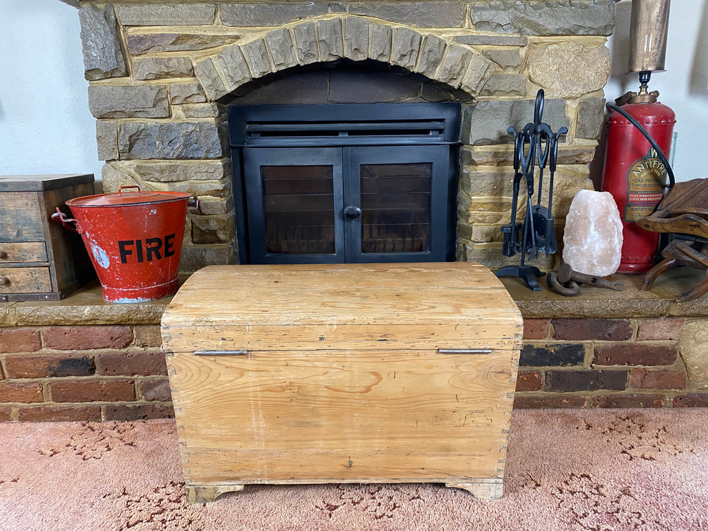 Pine Trunk (69x39x47cm LWH)
