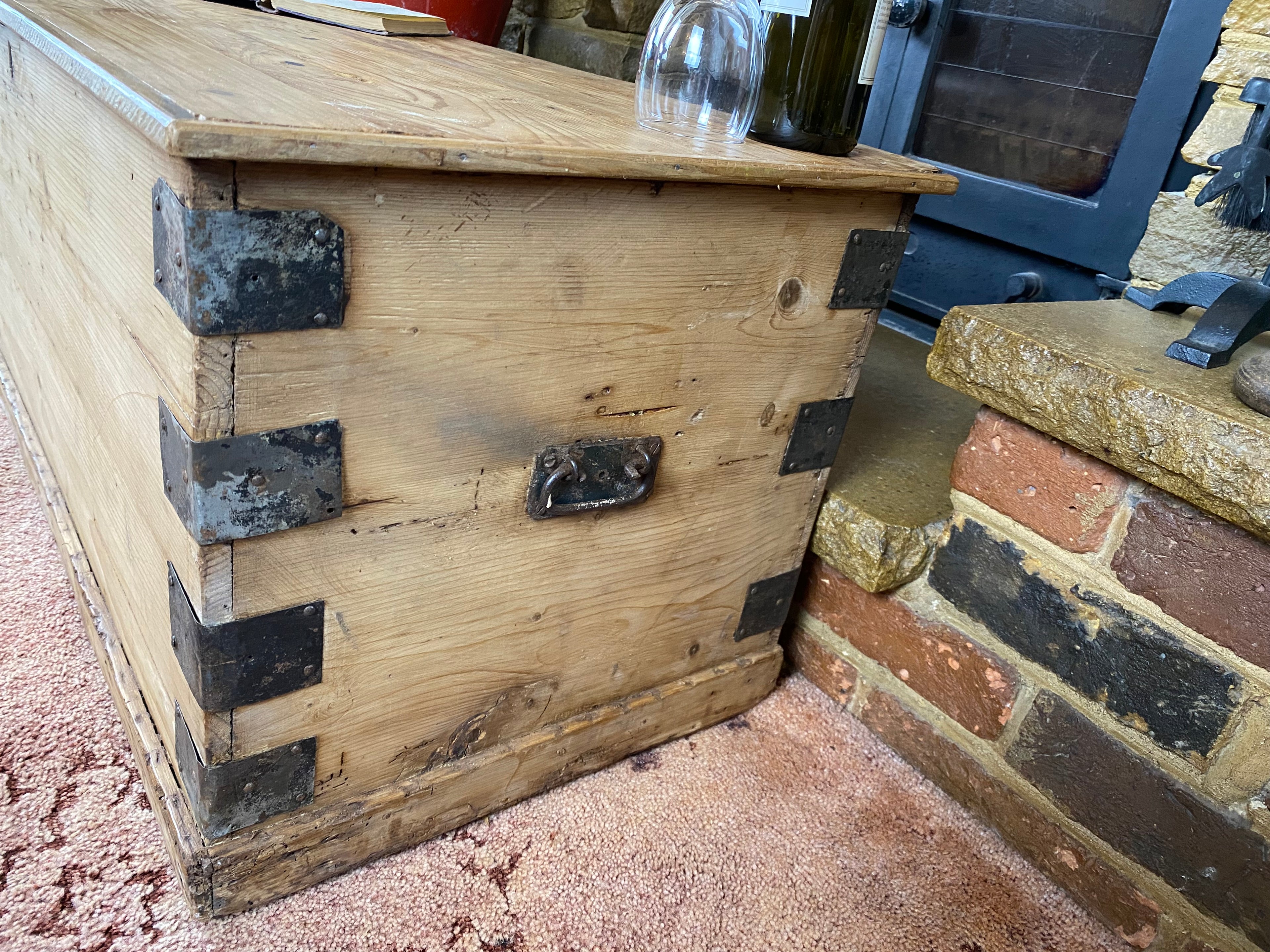Pine Trunk (82x46x42cm LWH)