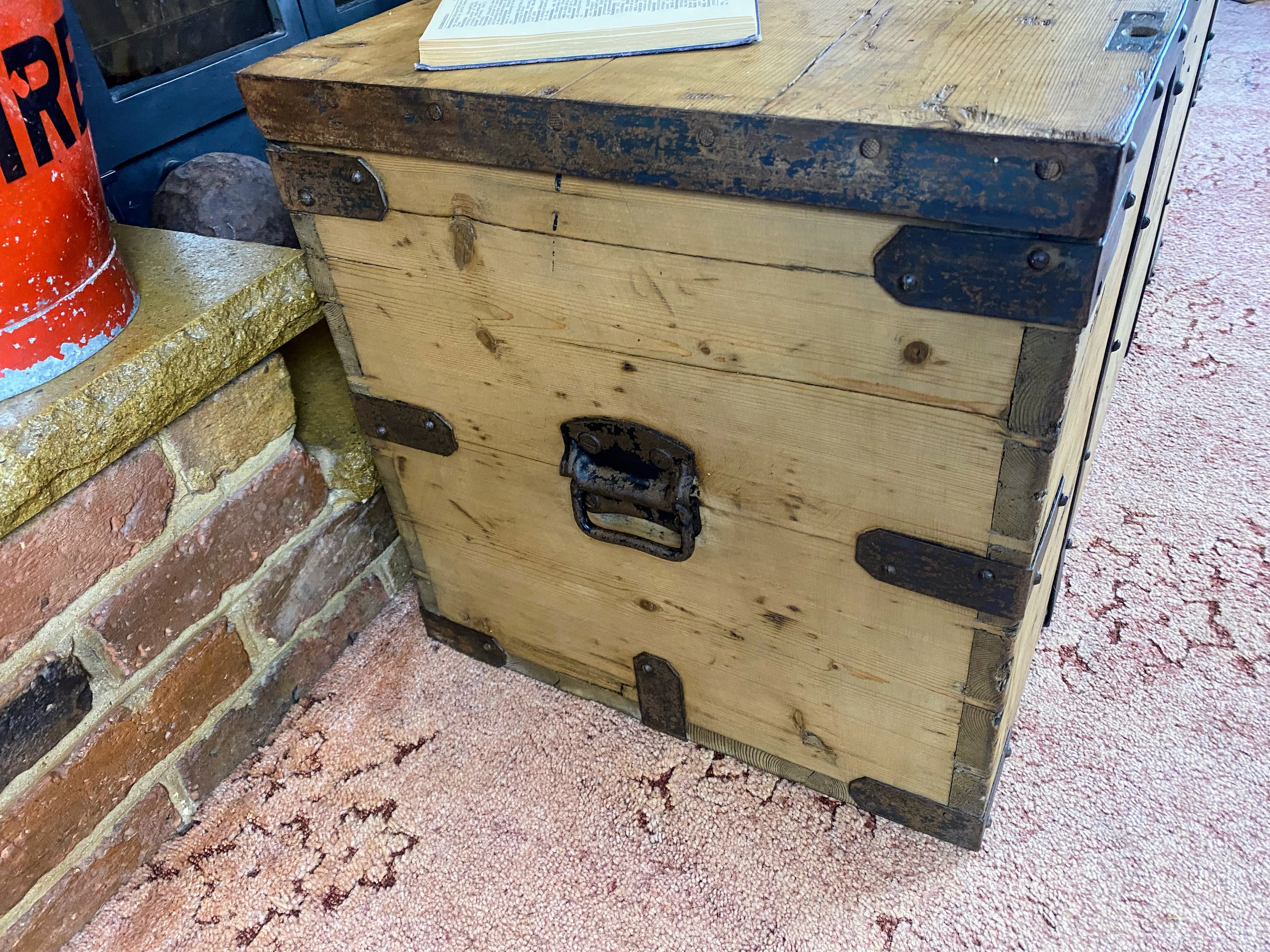 Pine Trunk (93x47x49cm LWH)