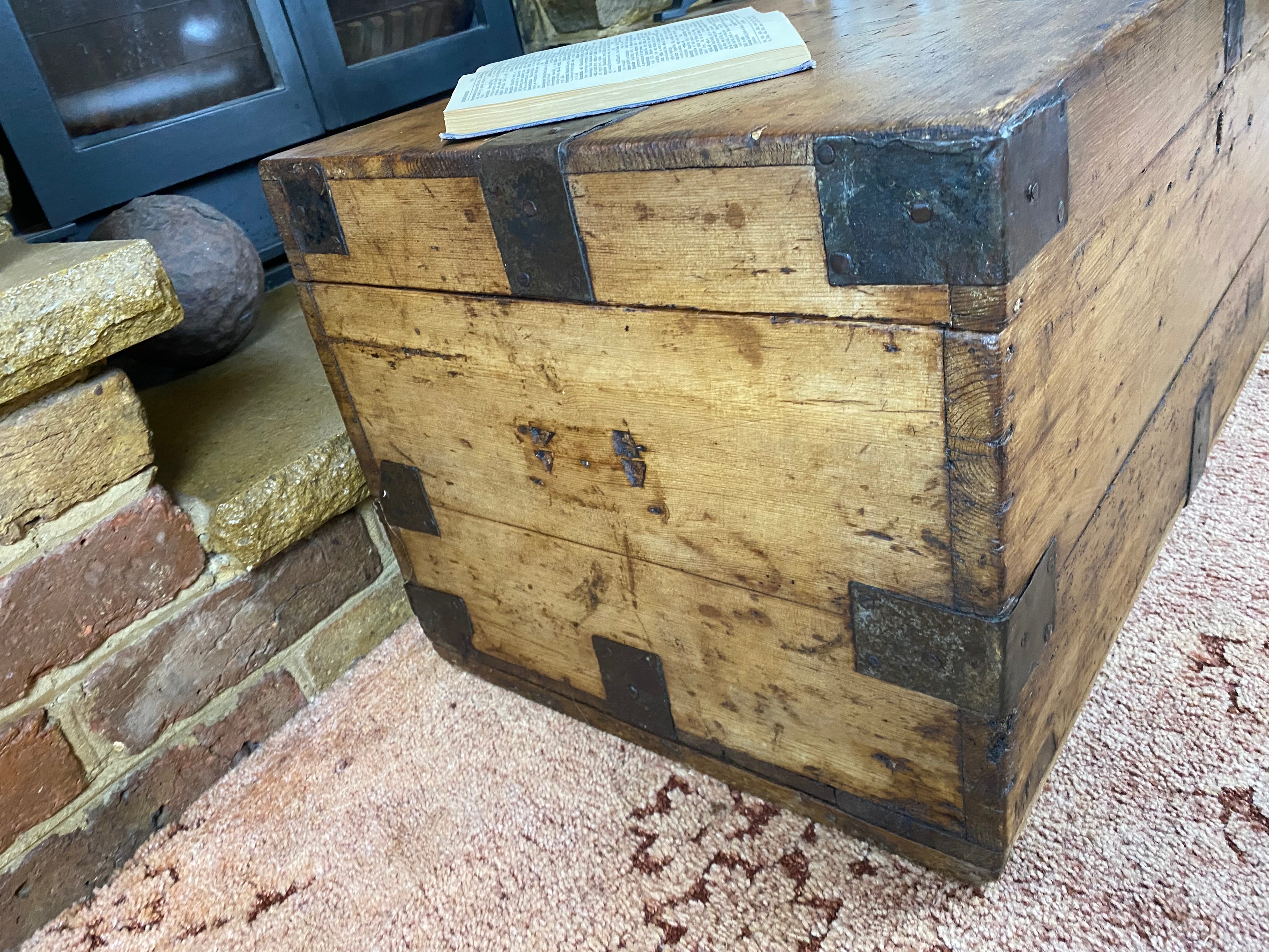 Pine Trunk (73x43x38cm LWH)