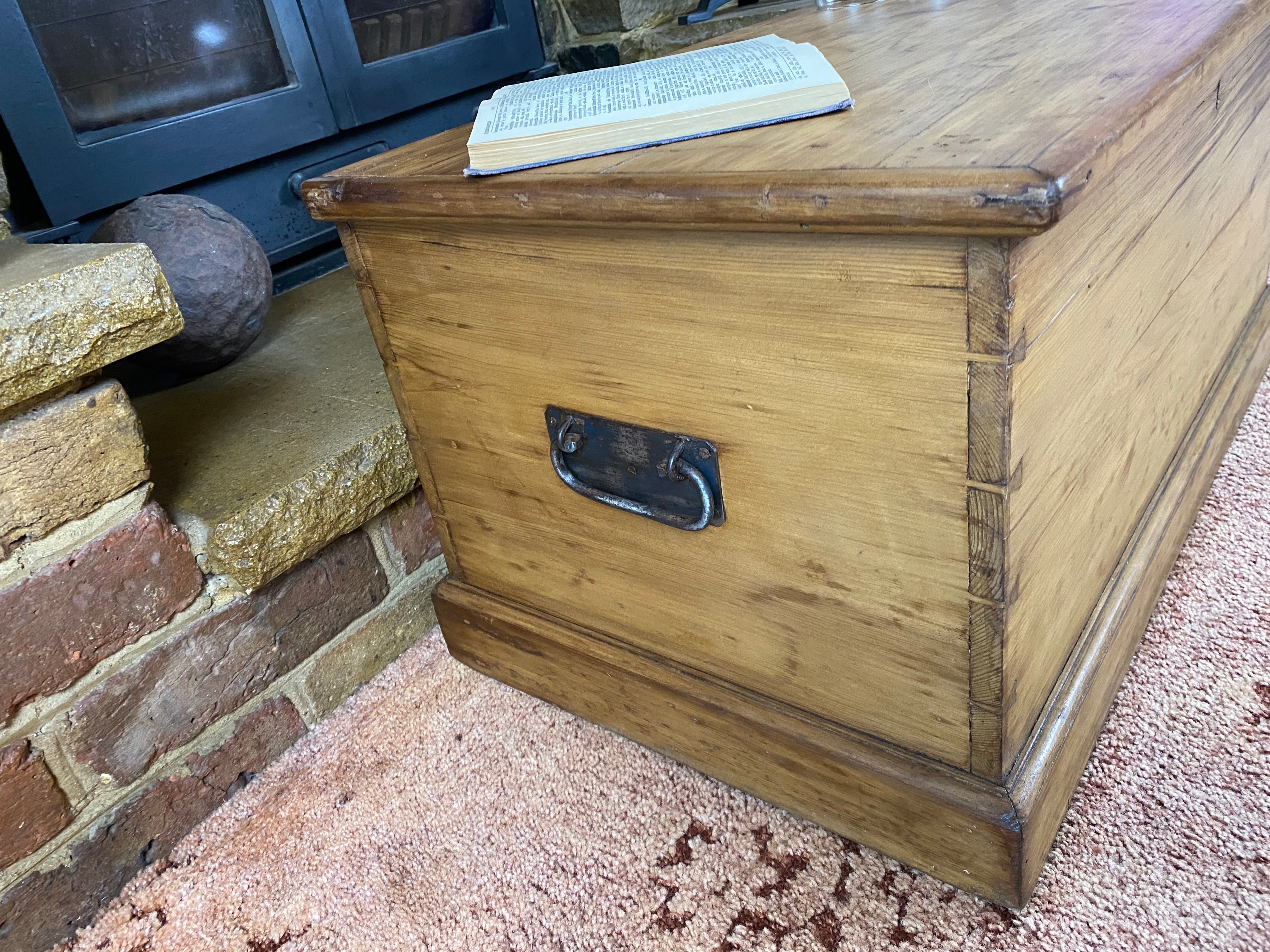 Pine Trunk (69x41cmx35cm LWH)