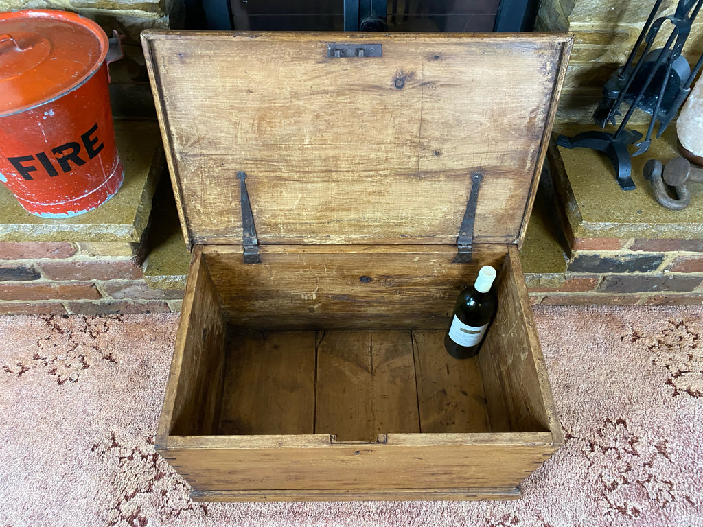 Pine Trunk (63x39cmx34cm LWH)