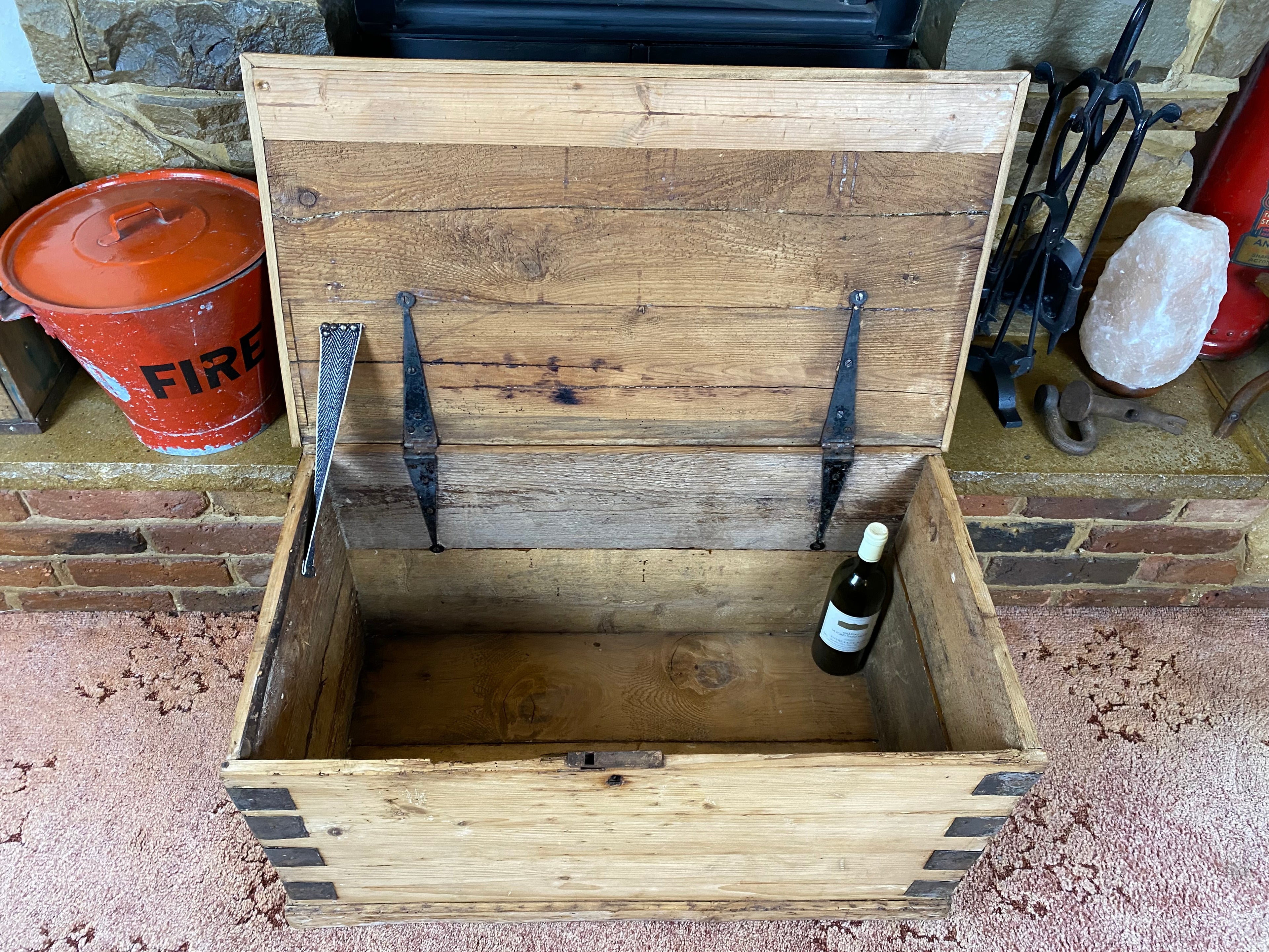 Pine Trunk (82x46x42cm LWH)