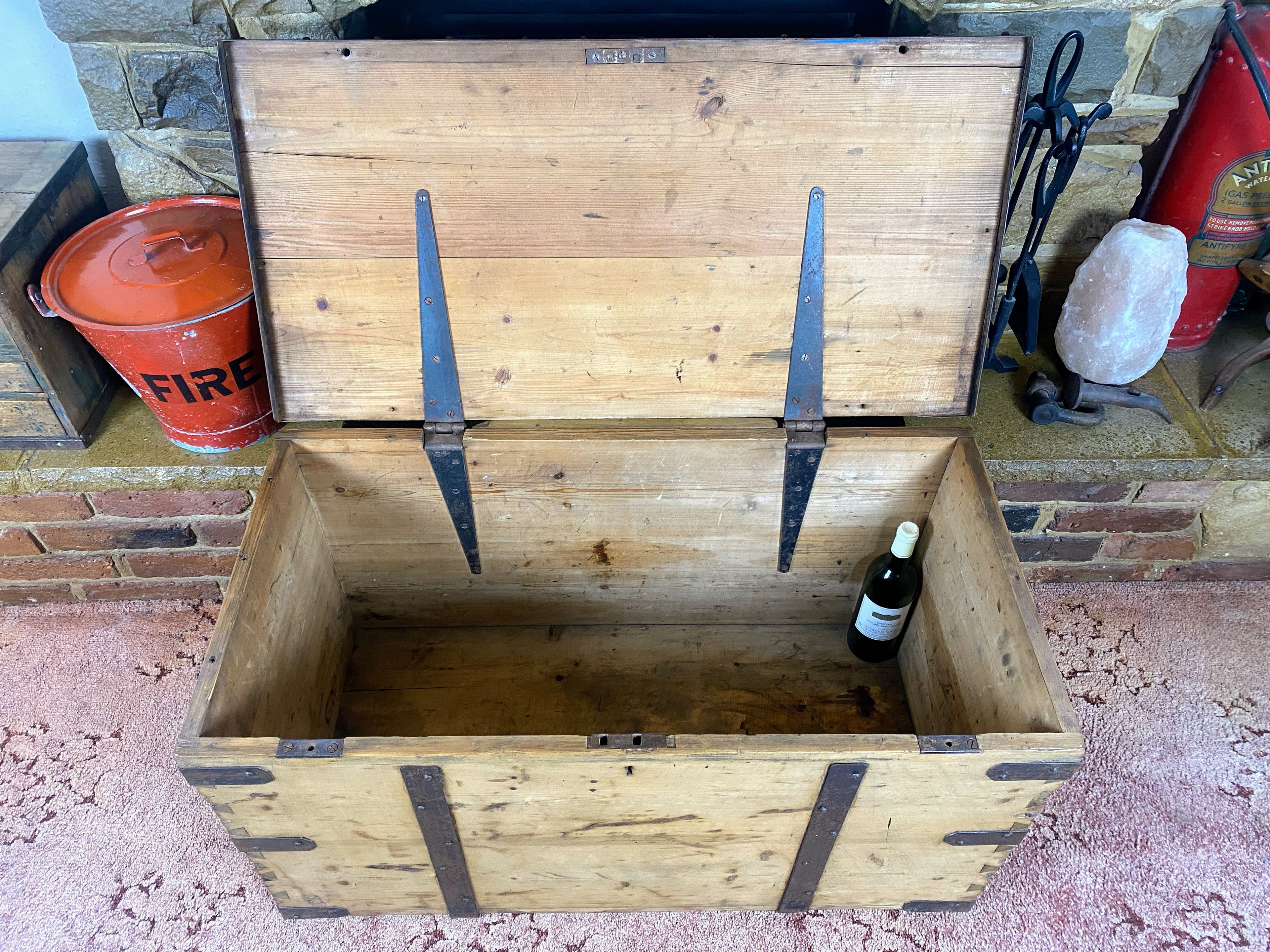 Pine Trunk (93x47x49cm LWH)
