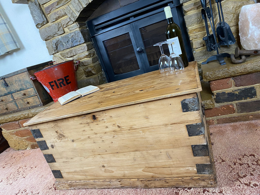 Pine Trunk (82x46x42cm LWH)