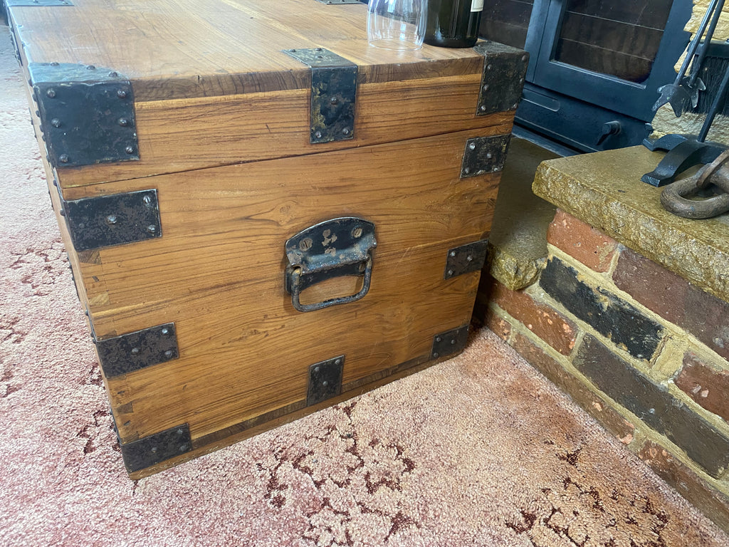 Pine Trunk (84x54cmx49cm LWH)