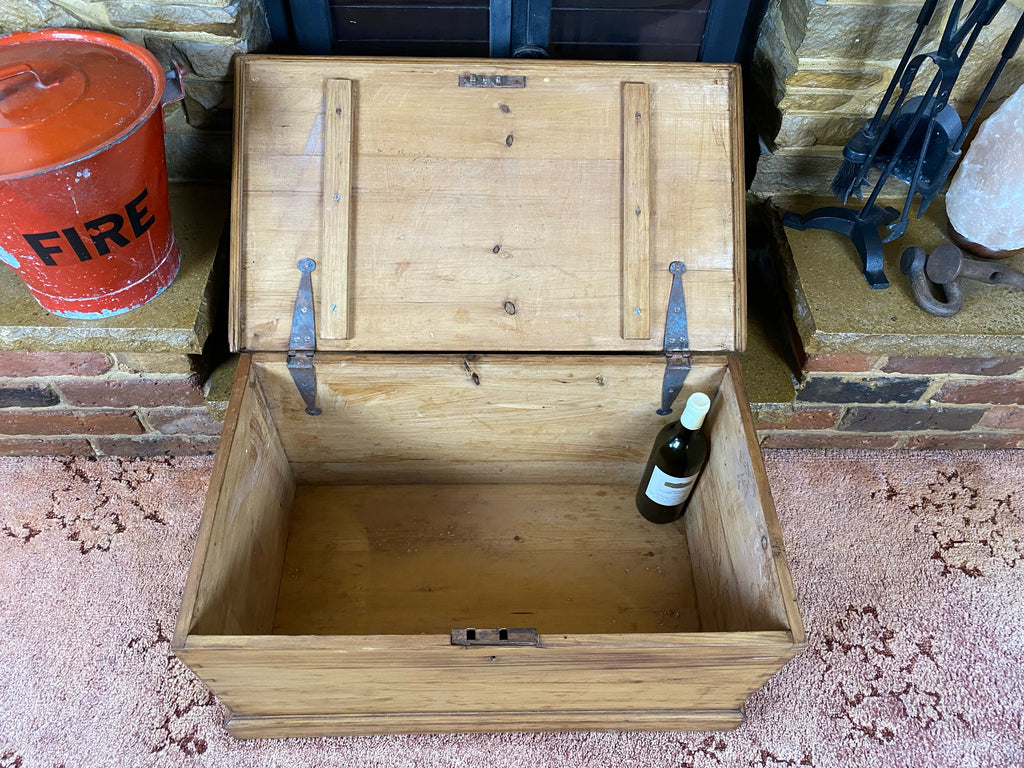 Pine Trunk (69x41cmx35cm LWH)