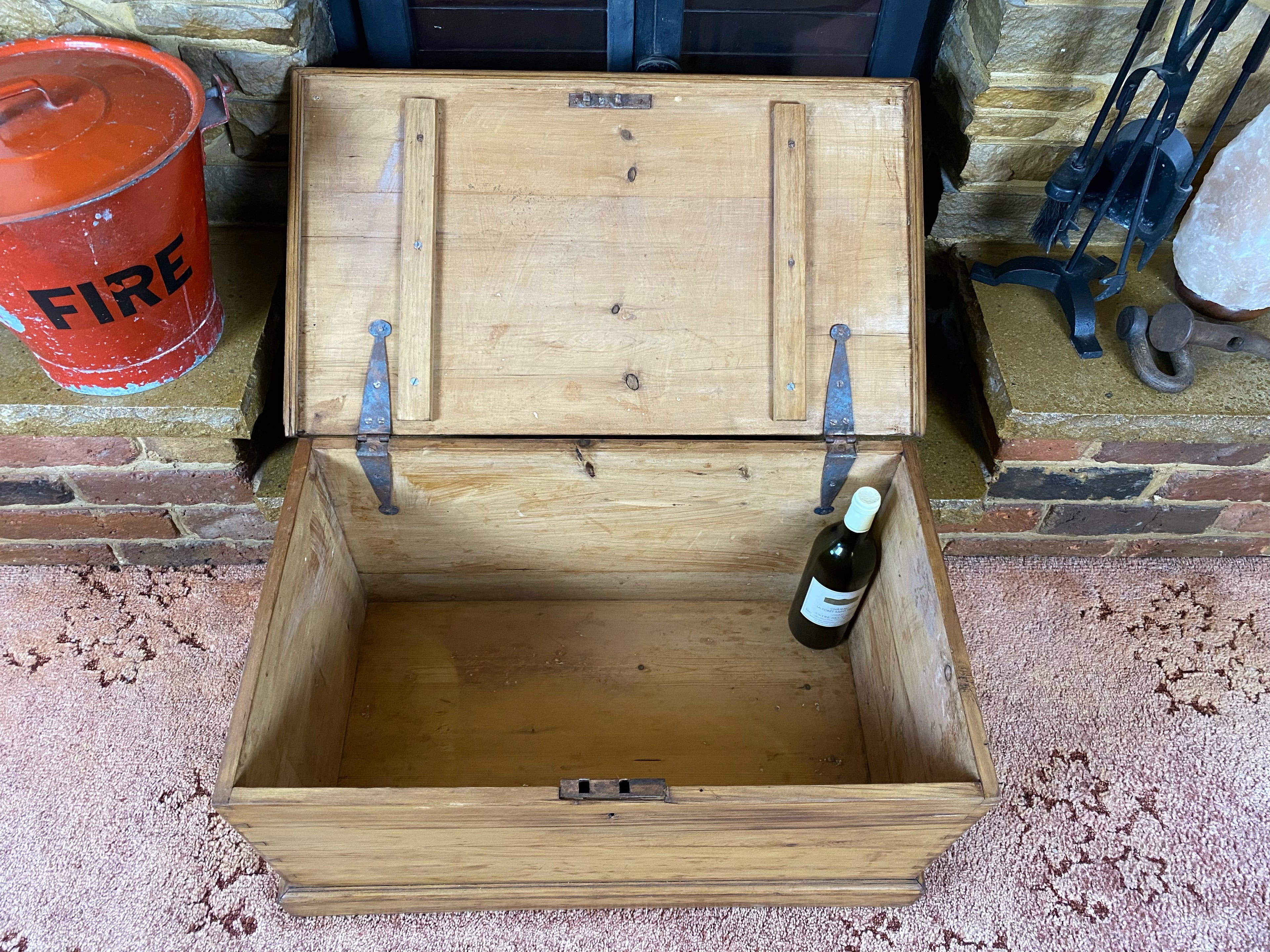 Pine Trunk (69x41cmx35cm LWH)