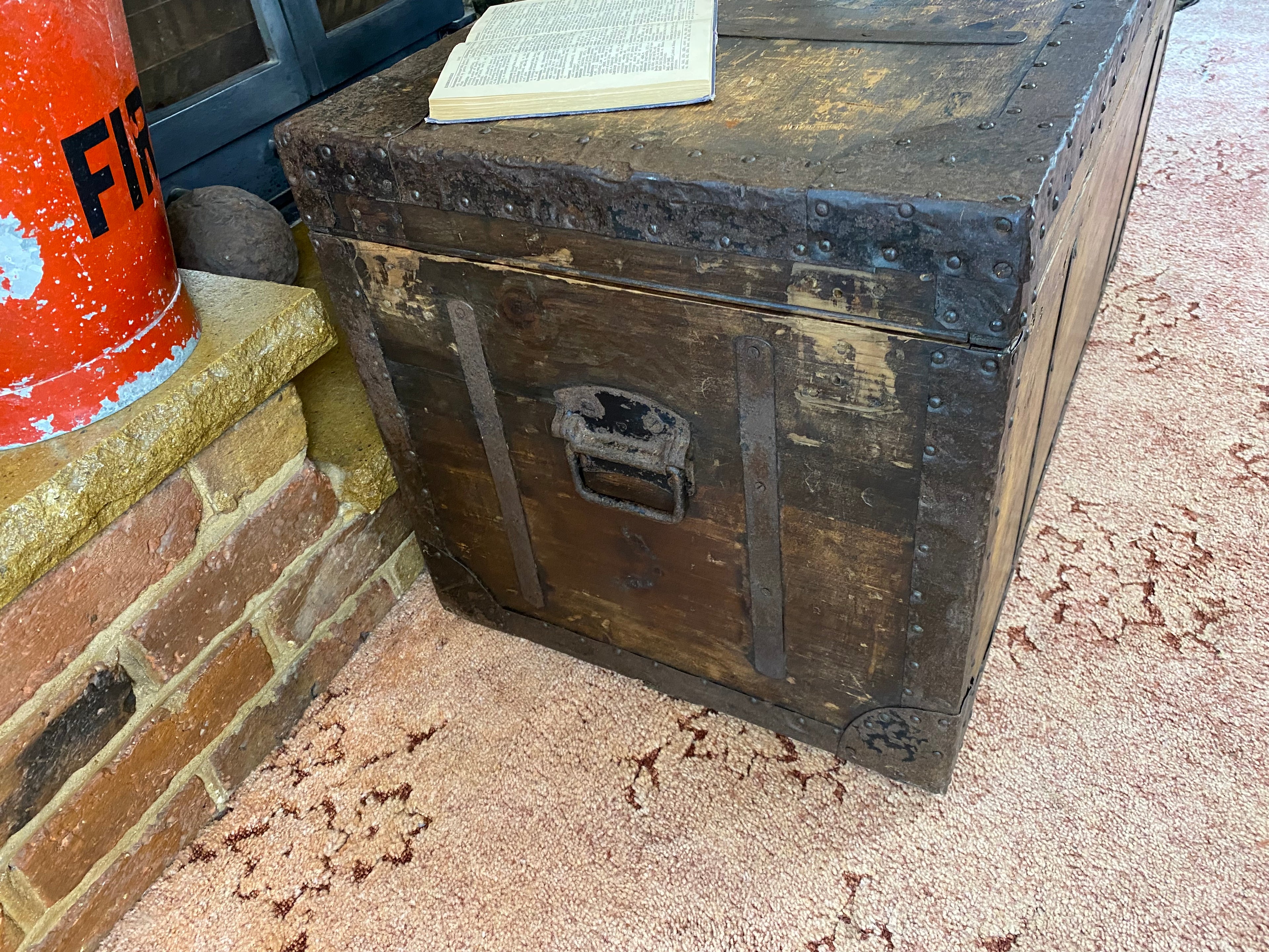Pine Trunk (91x49x48cm LWH)