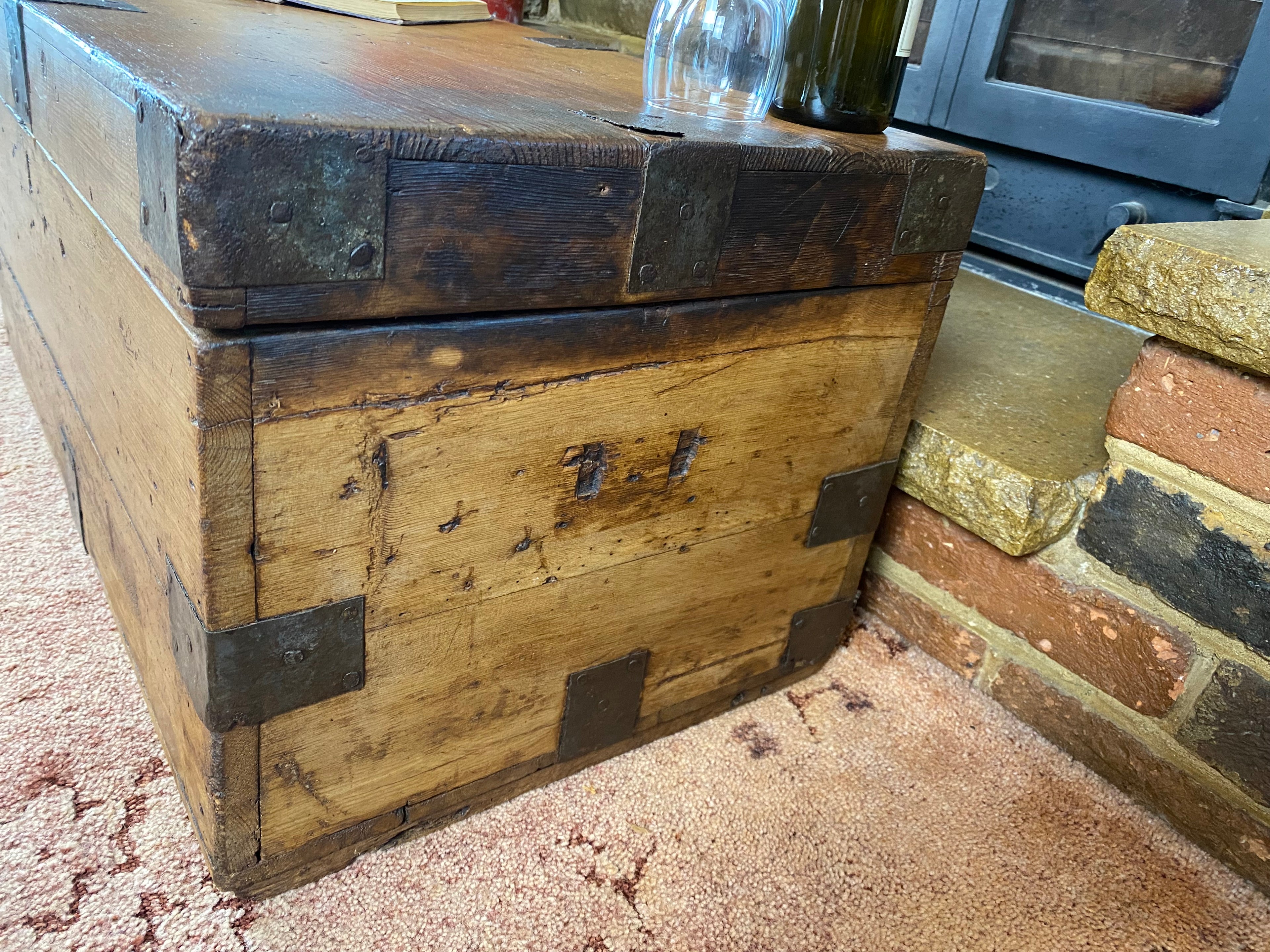 Pine Trunk (73x43x38cm LWH)