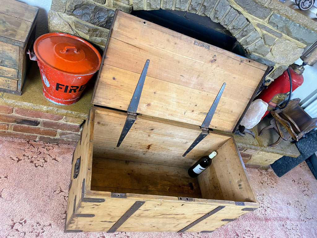Pine Trunk (93x47x49cm LWH)