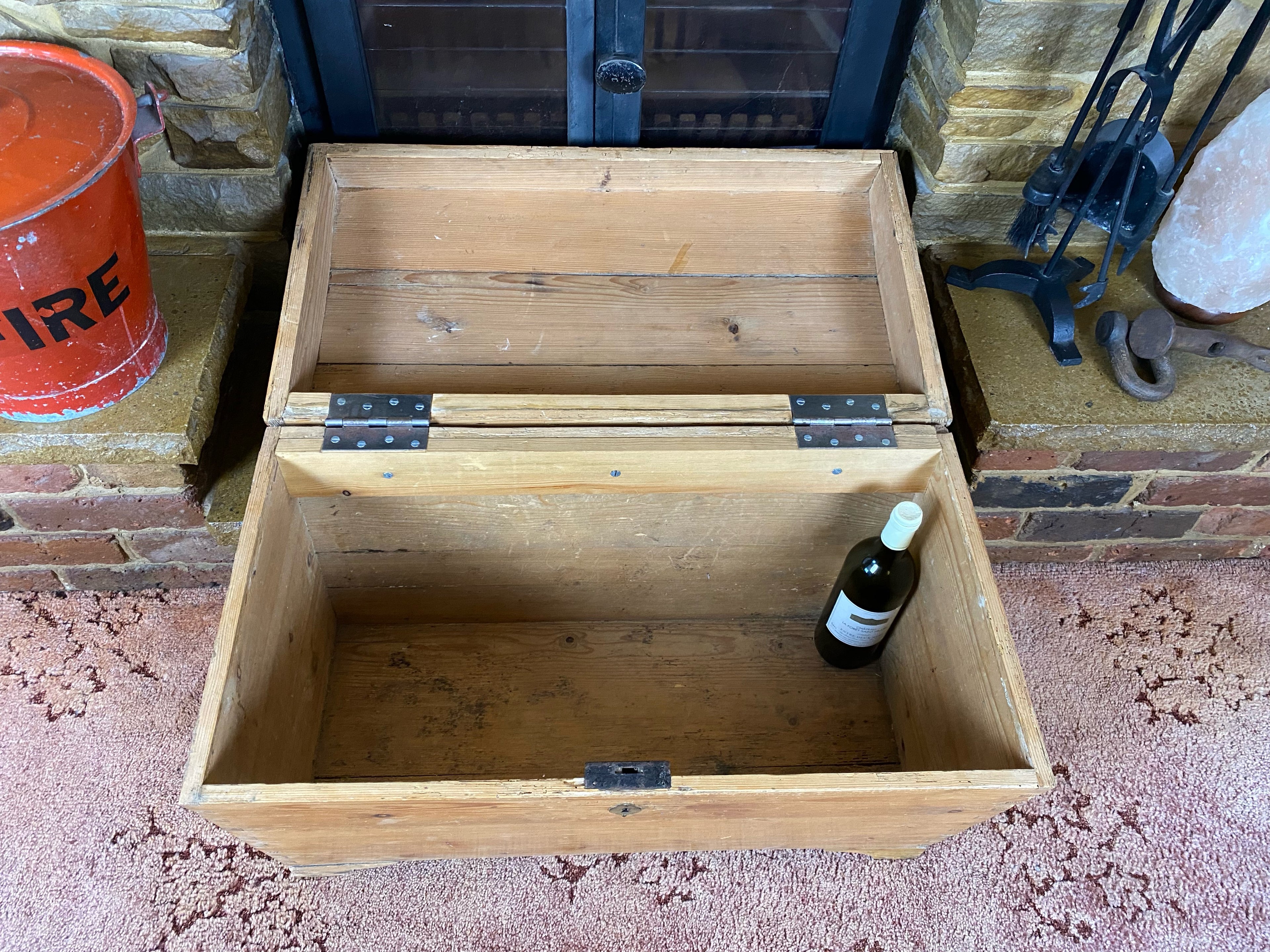Pine Trunk (69x39x47cm LWH)